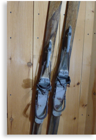 Wooden skis 